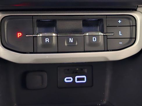 Used 2023 GMC Acadia SLT AWD/4WD image 13