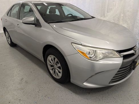 Used 2015 Toyota Camry LE image 12