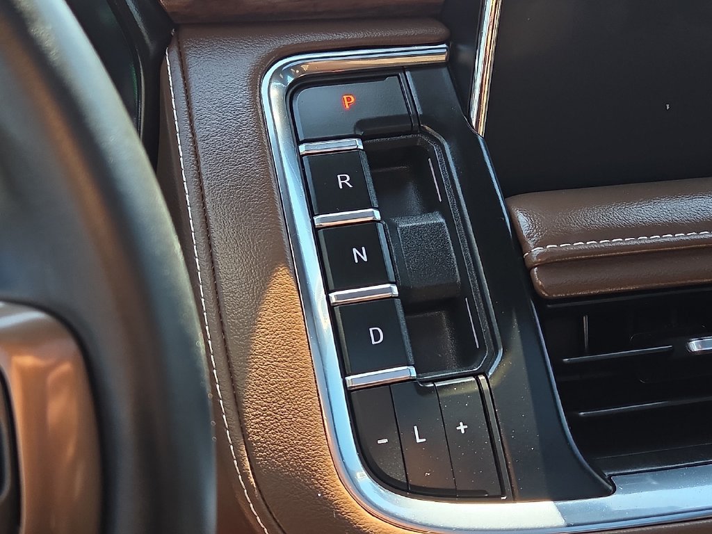 Used 2024 Chevrolet Tahoe High Country AWD/4WD image 20