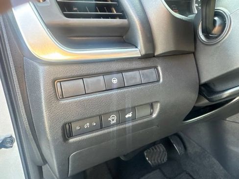 Used 2024 Nissan Rogue SV AWD/4WD image 16