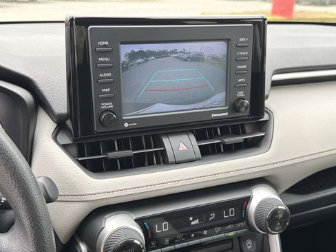 Used 2020 Toyota RAV4 XLE image 9