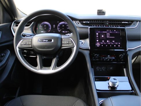 New 2025 Jeep Grand Cherokee L Laredo image 14