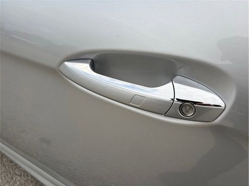 Used 2015 Mercedes-Benz SL 550 image 18