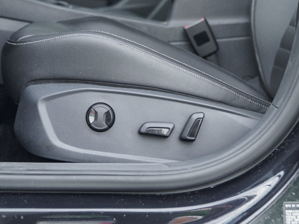 Used 2024 Volkswagen Jetta SE w/ Panoramic Sunroof Package FWD image 20