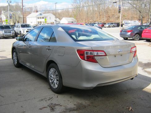 Used 2014 Toyota Camry LE image 8