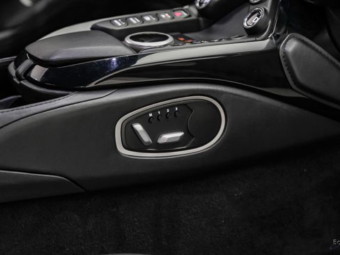 Used 2022 Aston Martin V8 Vantage Coupe RWD image 57