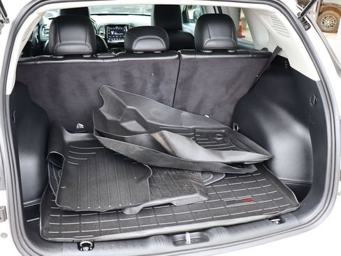 Used 2019 Jeep Compass Latitude FWD image 25