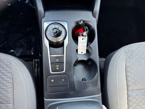 Used 2021 Ford Escape SE image 21