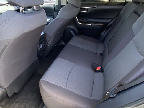 Used 2020 Toyota RAV4 XLE w/ Convenience Package FWD image 22