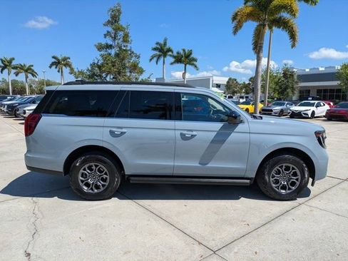Certified 2025 Ford Expedition Active AWD/4WD image 11
