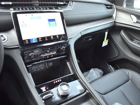 New 2025 Jeep Grand Cherokee Limited image 21