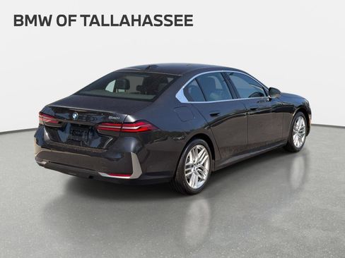 Used 2025 BMW 530i w/ Premium Package RWD image 5