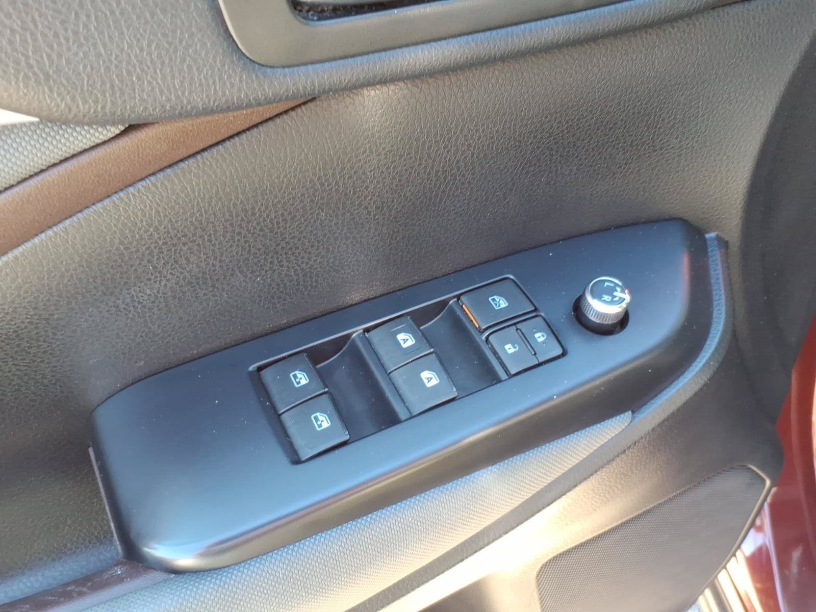 Used 2019 Toyota Highlander LE AWD/4WD image 12