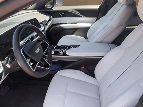 Used 2024 Cadillac Lyriq Sport RWD image 8