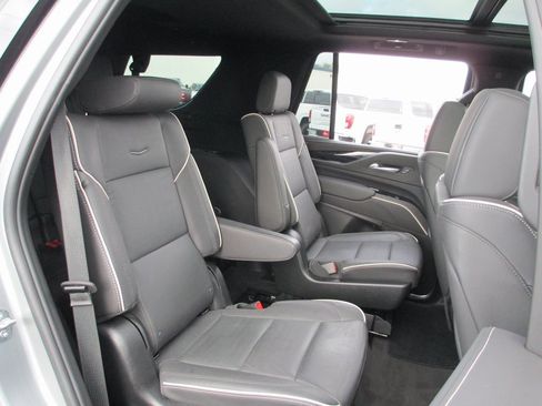 Used 2024 Cadillac Escalade Sport w/ LPO, ONYX Package image 24