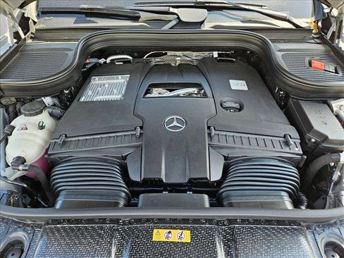 New 2026 Mercedes-Benz GLS 580 4MATIC image 17