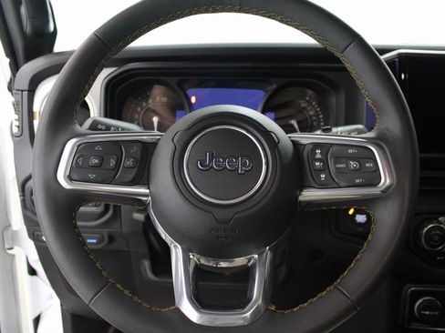 Used 2024 Jeep Wrangler Unlimited Sahara image 34