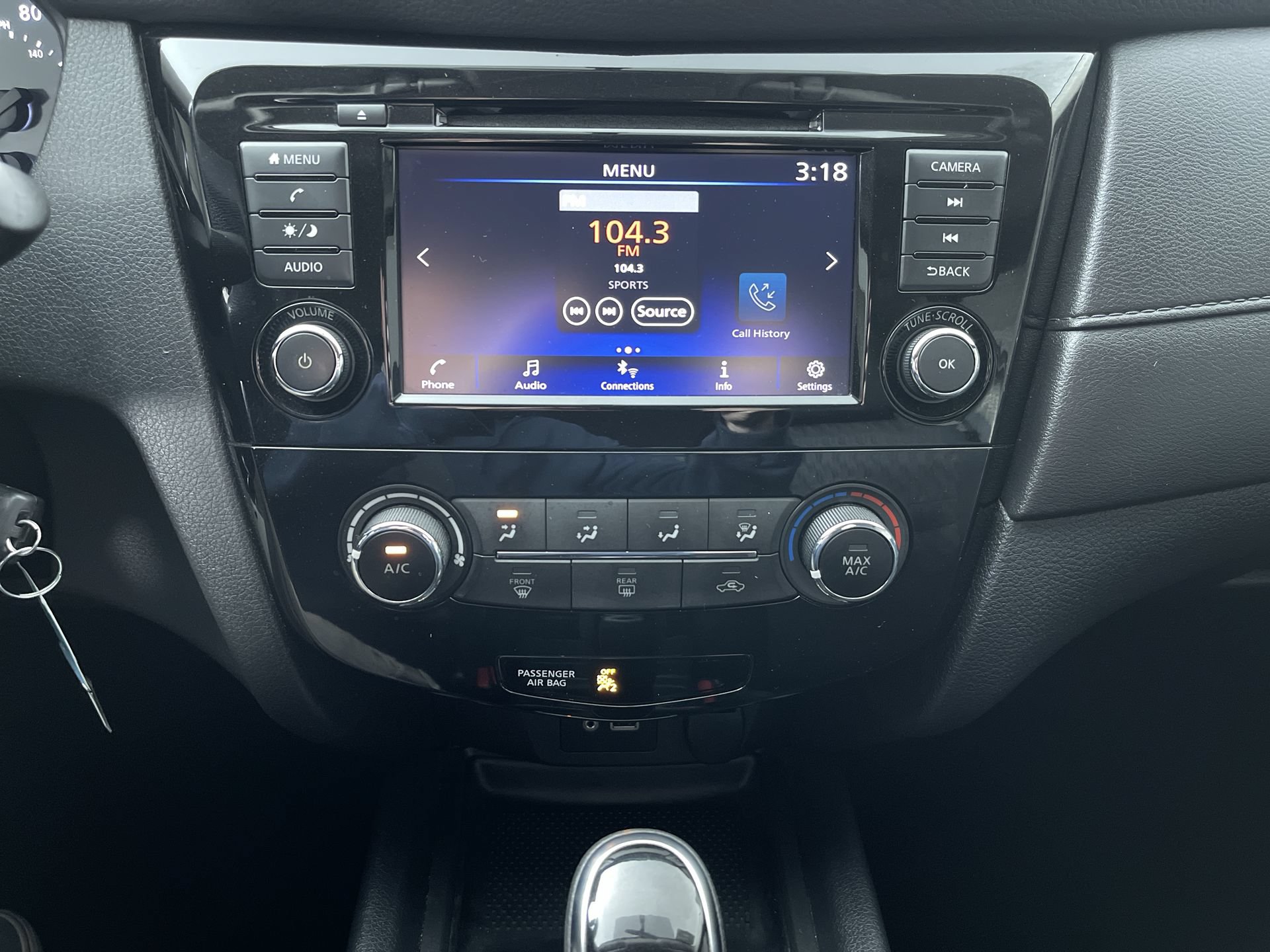 Used 2018 Nissan Rogue S AWD/4WD image 18