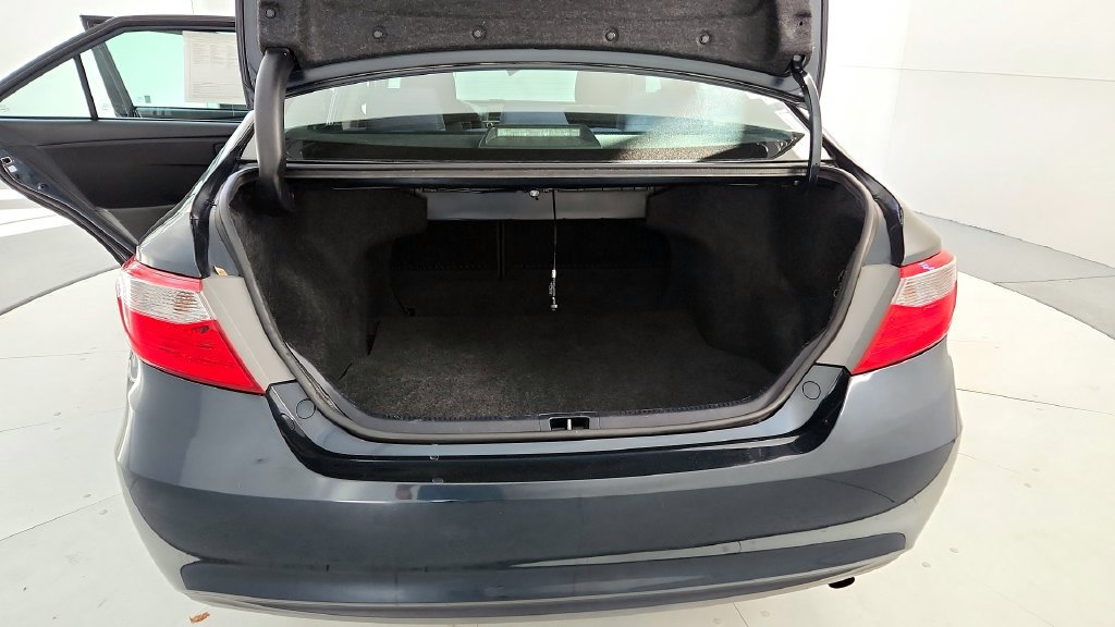 Used 2015 Toyota Camry LE w/ Moonroof Package FWD image 19