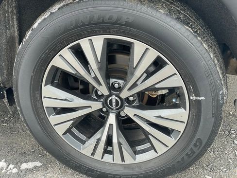 Certified 2022 Nissan Rogue SV FWD image 28