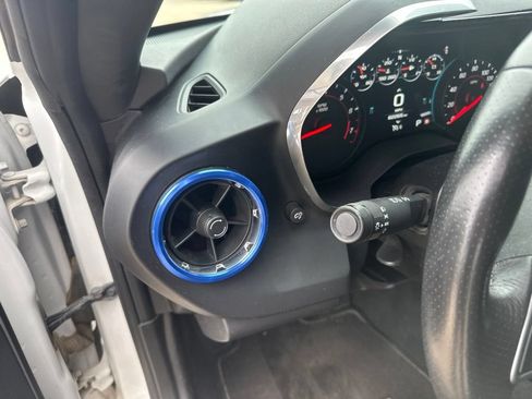 Used 2016 Chevrolet Camaro SS RWD image 9