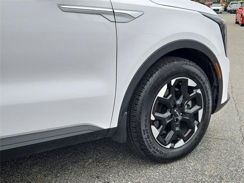 Certified 2025 Kia Sorento S w/ Panoramic Sunroof Package FWD image 23
