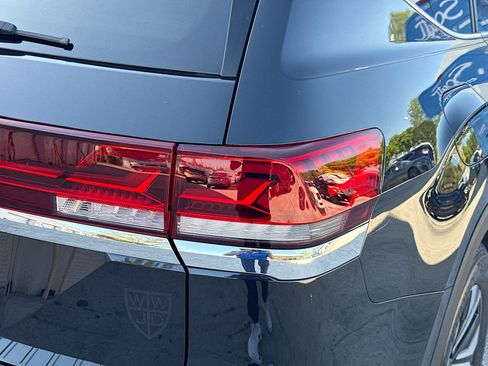 Used 2024 Volkswagen Atlas SE image 27