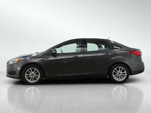 Used 2015 Ford Focus SE image 2