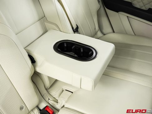 Used 2021 Bentley Bentayga AWD/4WD image 38