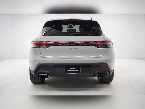 Certified 2025 Porsche Macan image 11