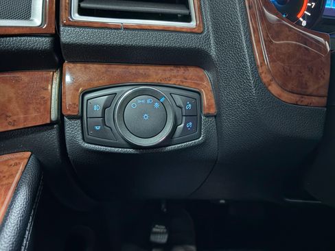 Used 2017 Ford Explorer XLT image 15