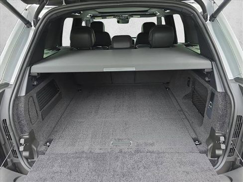 New 2025 Land Rover Range Rover SE image 12