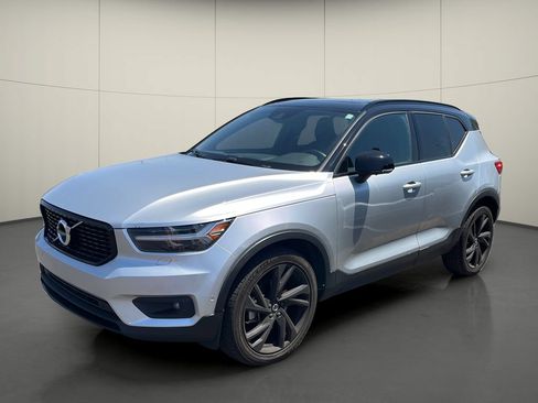 Used 2019 Volvo XC40 T5 R-Design AWD/4WD image 3