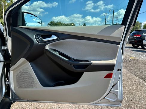 Used 2016 Ford Focus SE w/ SE Power Seat Package image 14