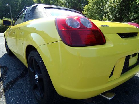 Used 2004 Toyota MR2 image 13