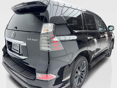 Used 2023 Lexus GX 460 Premium w/ Accessory Package image 9