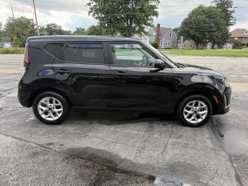Used 2025 Kia Soul LX w/ LX Technology Package FWD image 4
