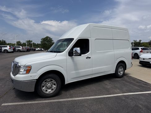 Used 2013 Nissan NV 3500 SV w/ Technology Pkg RWD image 6