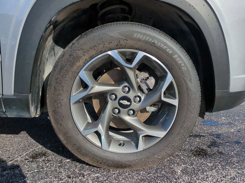 Certified 2025 Chevrolet Trax LT w/ Driver Confidence Package FWD image 11