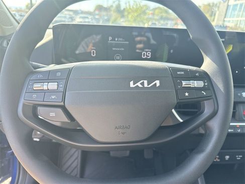 New 2025 Kia K4 LXS image 15
