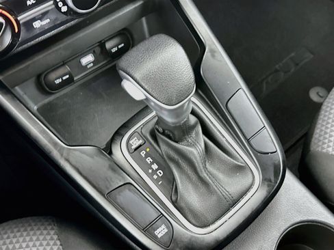 Used 2025 Kia Soul LX w/ LX Technology Package FWD image 24