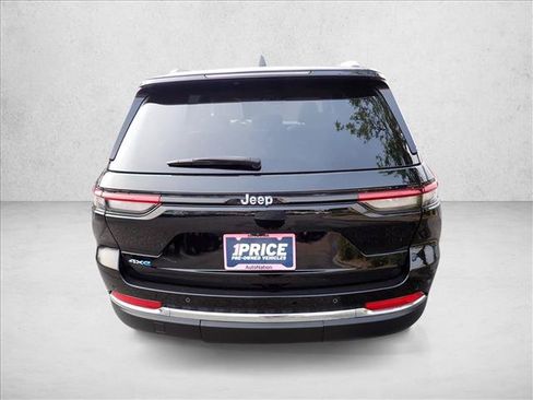 Used 2023 Jeep Grand Cherokee 4WD 4xe image 3