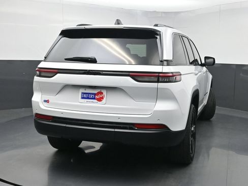 Used 2025 Jeep Grand Cherokee Altitude RWD image 42