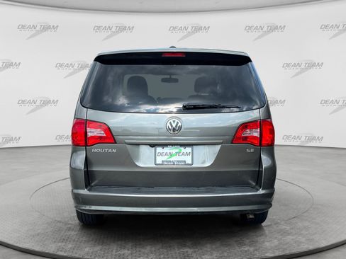 Used 2010 Volkswagen Routan SE FWD image 6