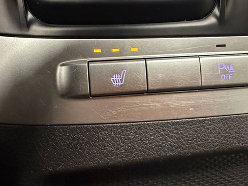Used 2023 Kia Carnival LX FWD image 25