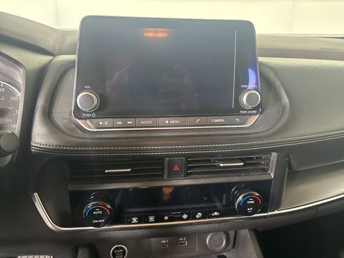 Used 2023 Nissan Rogue SV image 15