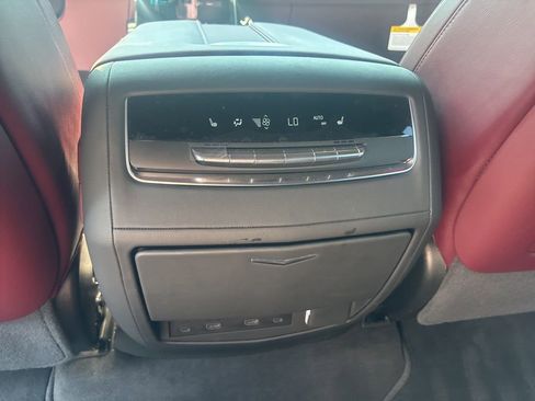 Certified 2025 Cadillac Escalade ESV Sport w/ Touring Package AWD/4WD image 33