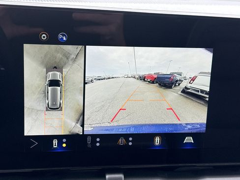 Used 2025 Chevrolet Equinox LT w/ Convenience Package II image 19