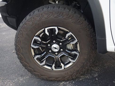 Certified 2025 Chevrolet Silverado 1500 ZR2 w/ Technology Package image 37