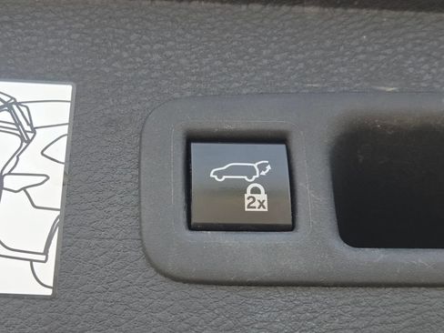 Used 2024 Toyota Sienna XLE FWD image 30